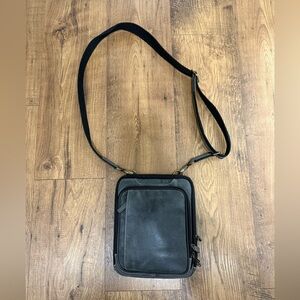 Gun Tote’n mamas Grey Leather Crossbody Bag for concealed carry